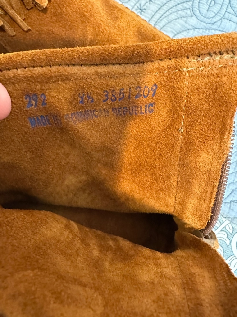 Minnetonka Fringe Bootie NWOT - Picture 10 of 11
